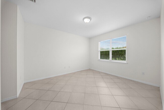 Building Photo - Georgous 3 bedrooms 2 bathroom Villa in Linsford Fort Myers