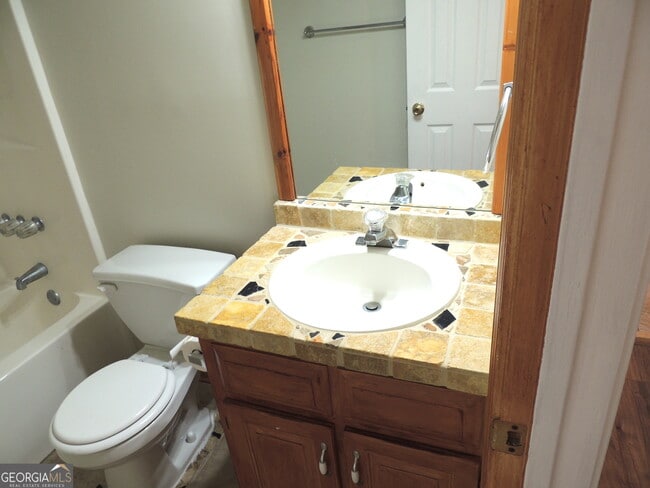 Building Photo - 10 Brandon Dr