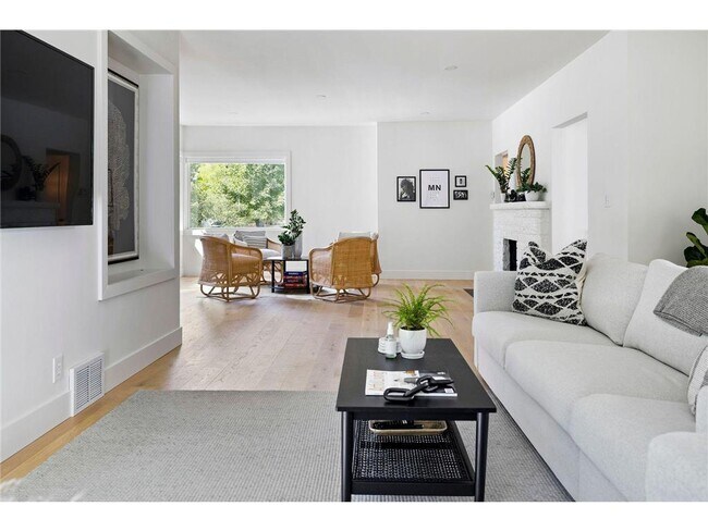 Building Photo - 3810 W 46th St
