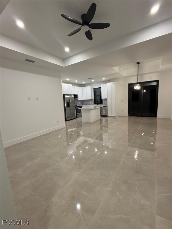 Building Photo - 953 Lakeview Dr