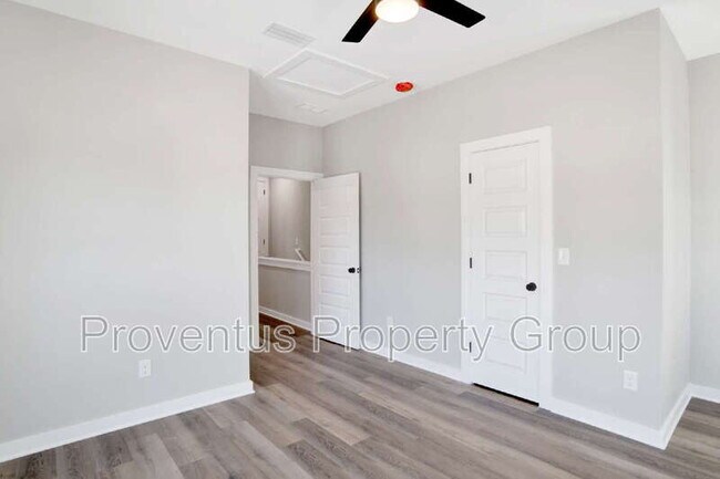 Building Photo - 1020 N D St