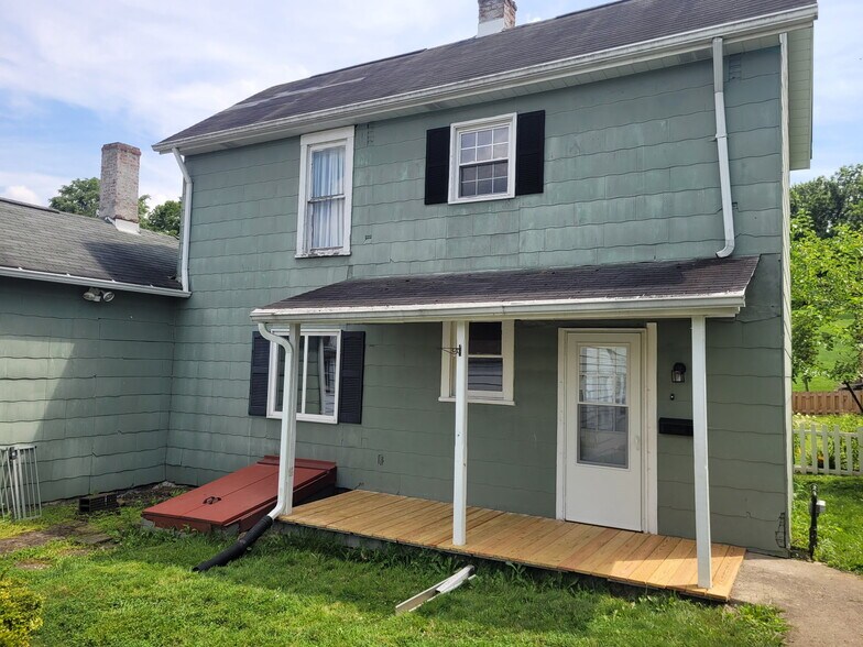 Primary Photo - 807 Oak St
