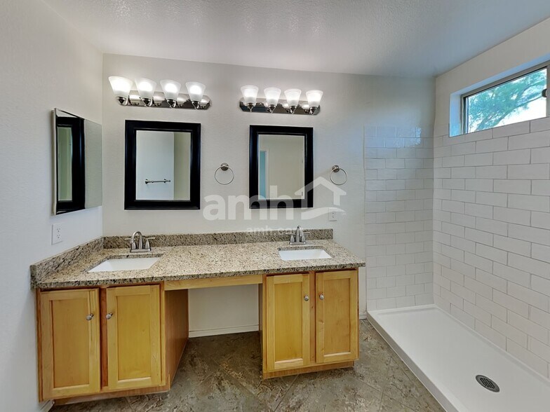 Building Photo - 7884 W Mural Hill Dr