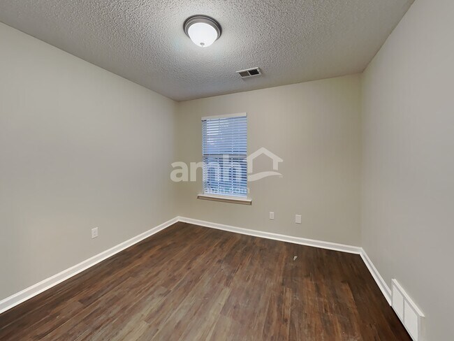 Building Photo - 7748 Parkmont Dr