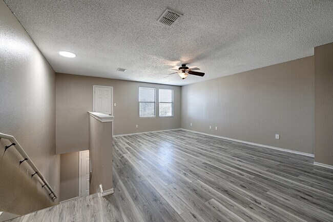 Building Photo - 5909 Thoroughbred Trail