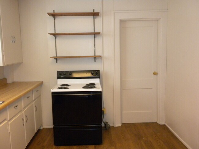 Building Photo - 1510 Rosemary Ln