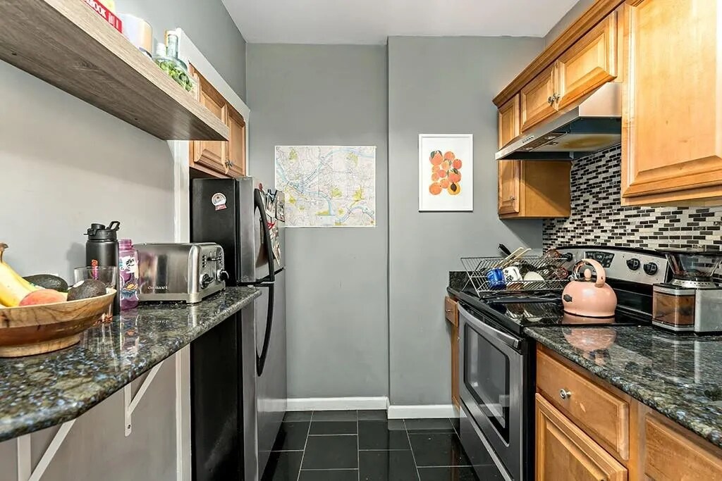 Kitchen - 250 36th St