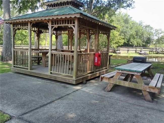 Building Photo - FREE 1ST MONTH RENT 1 Bed 1 Bath | Central Air | Community Pool | Section 8 Welcome