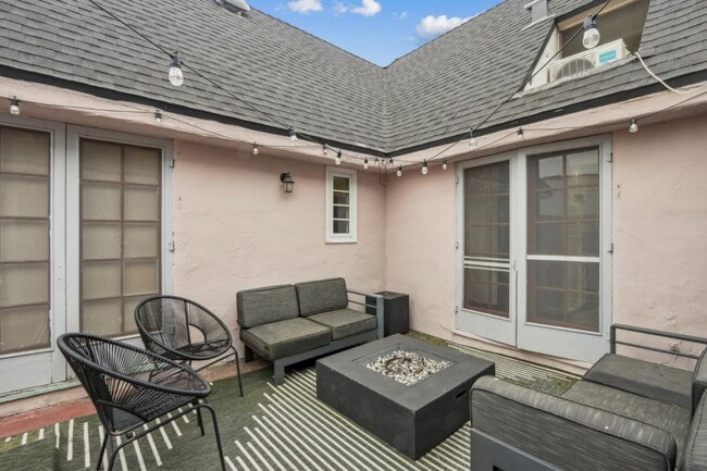 Building Photo - 522 Westminster Ave