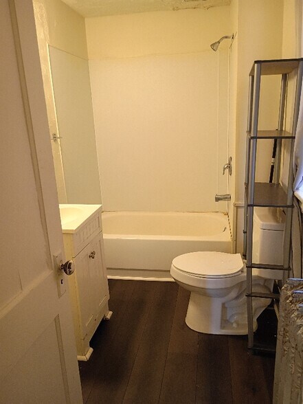 Building Photo - 406 N 4th St