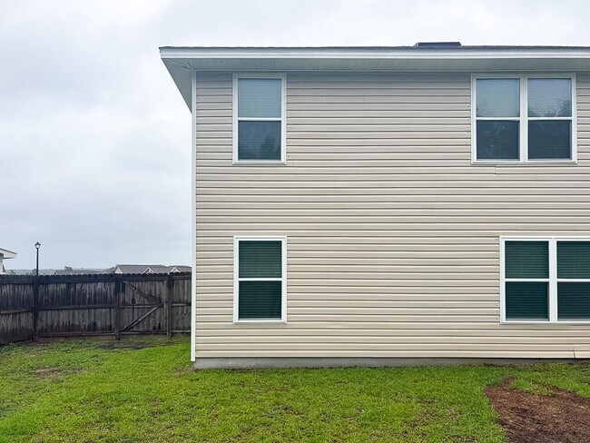 Building Photo - 4694 Malay Cir