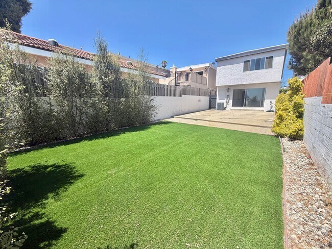 Building Photo - Hill Section 3BD Home with Large Backyard & Renovated Quartz Kitchen