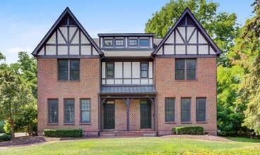 Building Photo - Victors Place