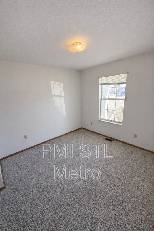 Building Photo - 3865 Kentucky Derby Dr