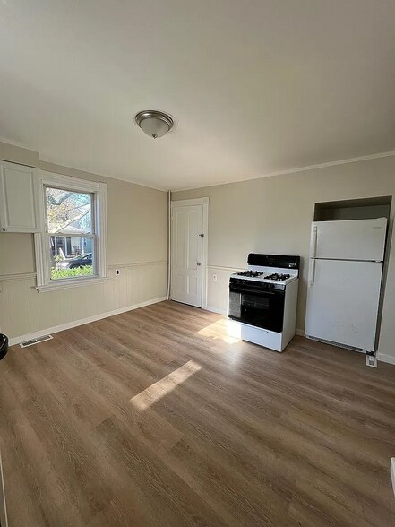 Building Photo - 6 Wheeler St