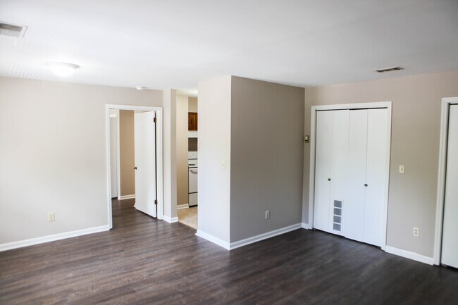 Building Photo - Cumberland Pointe