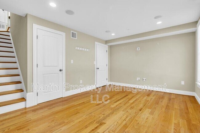 Building Photo - 83 Dresser St
