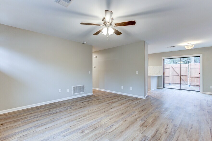 Building Photo - 48 Clark St