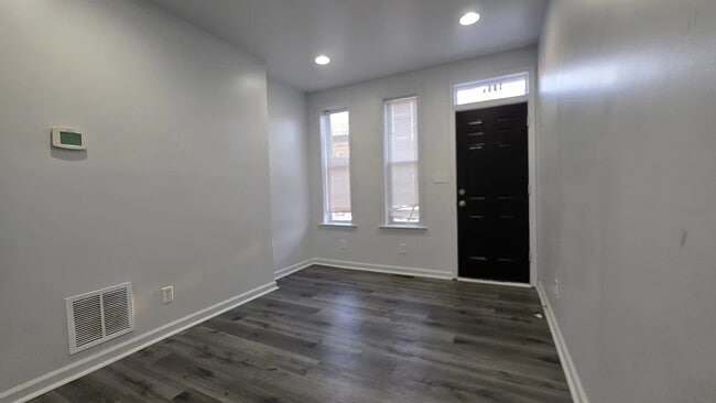 Building Photo - 534 N Payson St