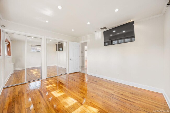Building Photo - 2282 Baylis Ave