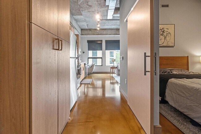 Building Photo - 728 N 3rd St