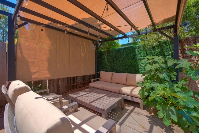 Building Photo - 213 Pacific Oak Ct