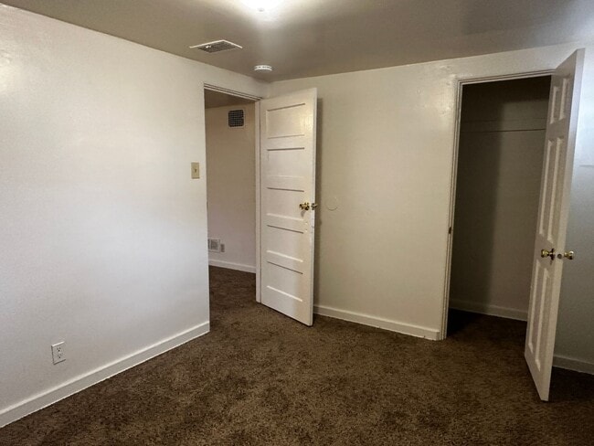 Building Photo - 1809 10th Ave