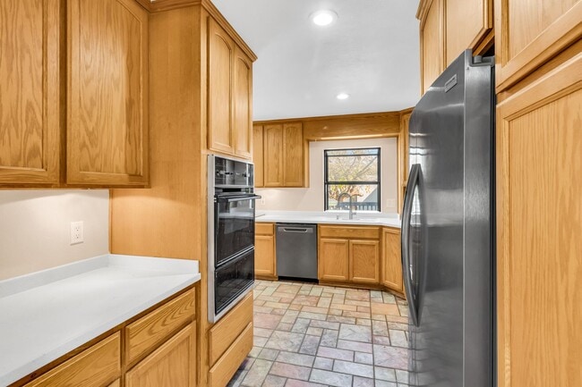 Building Photo - Patricia Lane