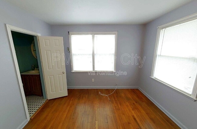 Building Photo - 433 W 70th St