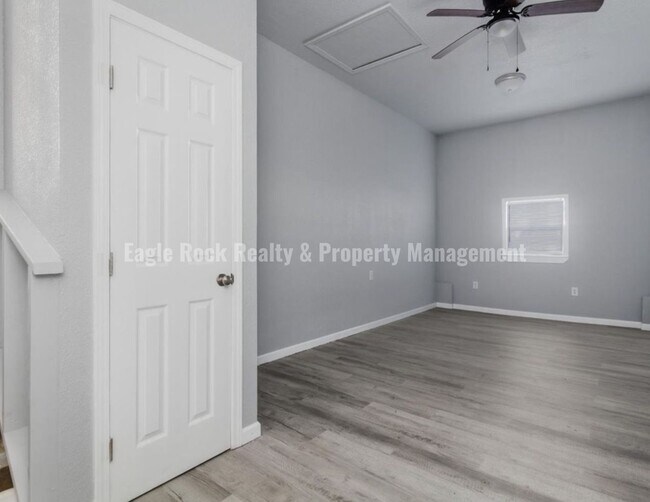 Building Photo - 4341 N Iroquois Ave