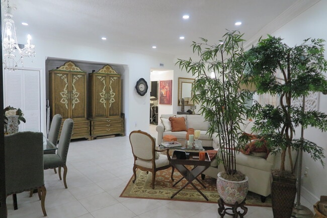 Building Photo - 7460 La Paz Blvd