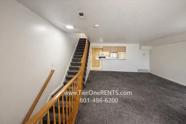 Building Photo - ** Limited Time Offer ** $500 OFF your first month's RENT!
