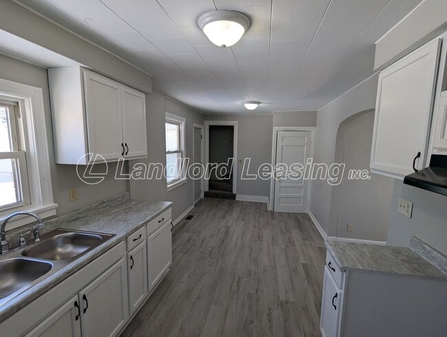 Building Photo - $595 Security Deposit Special!