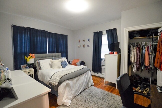 Building Photo - 60 Mapleton St