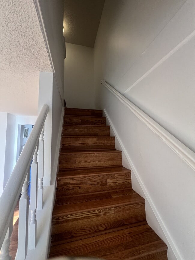 Building Photo - Charming 3-Level Townhome in Prime North Stafford Location