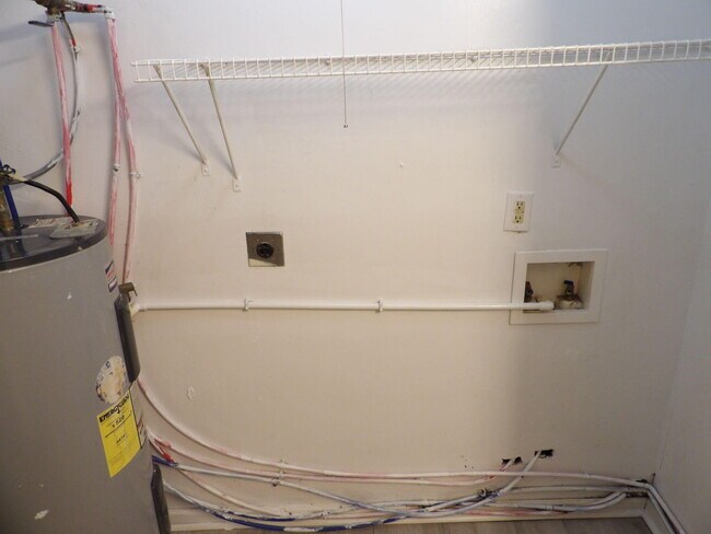 Building Photo - 140 Landings Dr