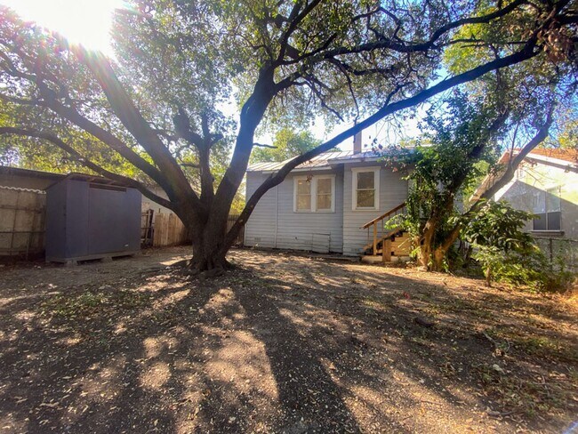 Building Photo - 2Bed/1Bath House for Rent! Available Now!