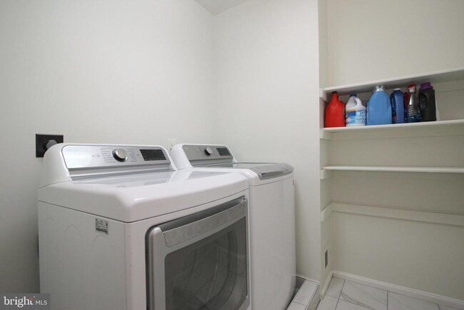 Building Photo - 436 N Park Dr