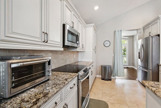 Building Photo - 4 Bedroom Single Family in Orlando