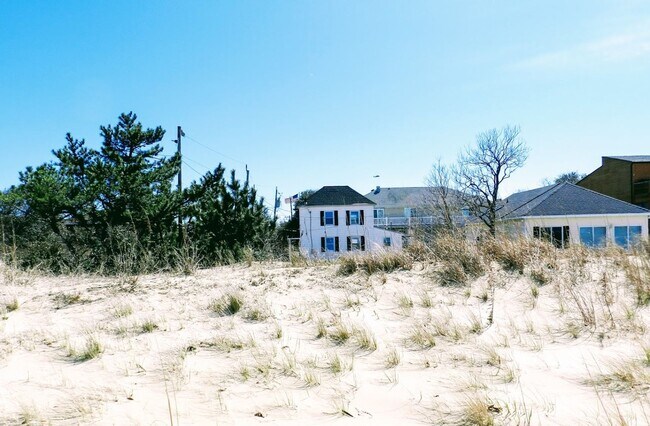 Building Photo - Come live at the Bay! Two Bedroom Willoughby Beach Cottage Available August 1st