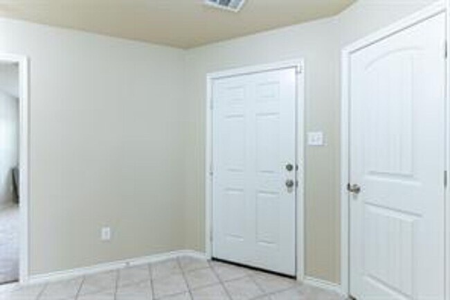 Building Photo - Single-family beautiful home has 5 bedroom...