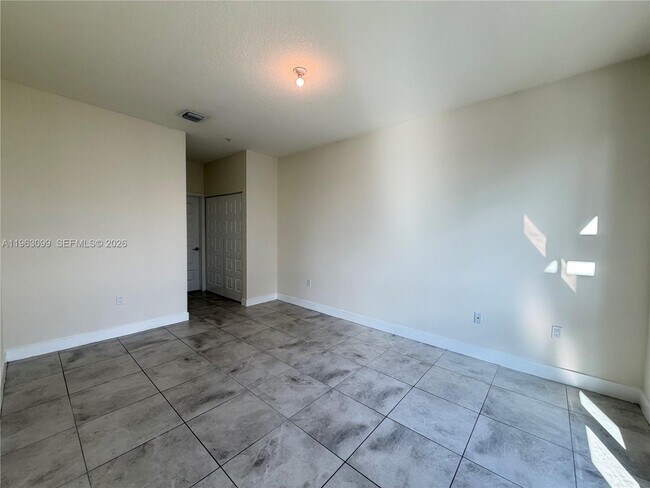 Building Photo - 4640 NW 84th Ave