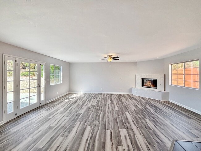 Building Photo - Gorgeous 3B/2BA House in Paradise Hills W/...