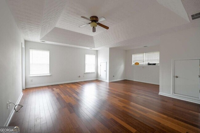 Building Photo - 3998 Oak Crossing Dr NE