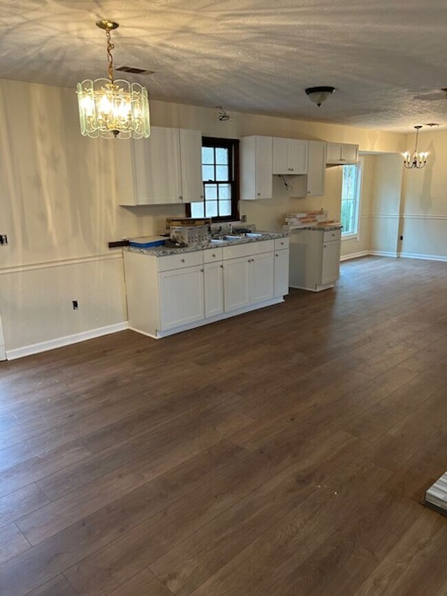 Building Photo - 75 Red Oak Dr