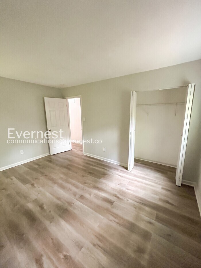 Building Photo - 5736 Lawn Meadow Dr