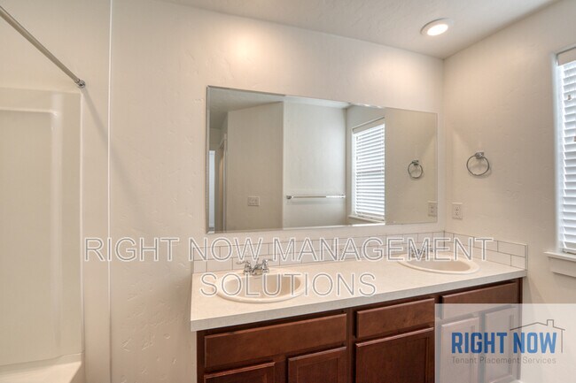 Building Photo - 5505 E Bollo St