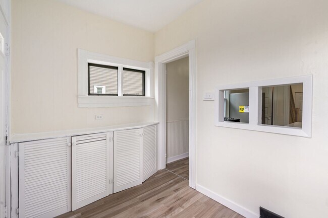 Building Photo - Spacious 4 Bed, 1 Bath Home w/ Bonus Rooms, Off-Street Parking - Available Now in Sheraden!