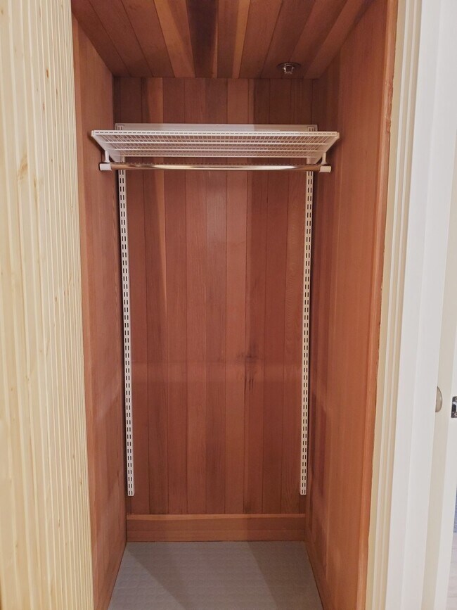 Building Photo - 180 E Pearson St