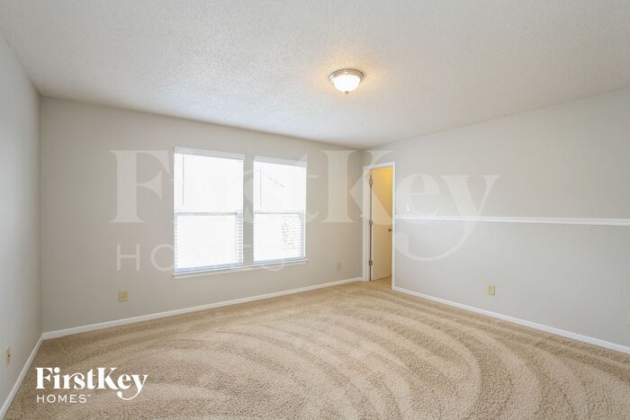Building Photo - 10077 Pine Grove Way
